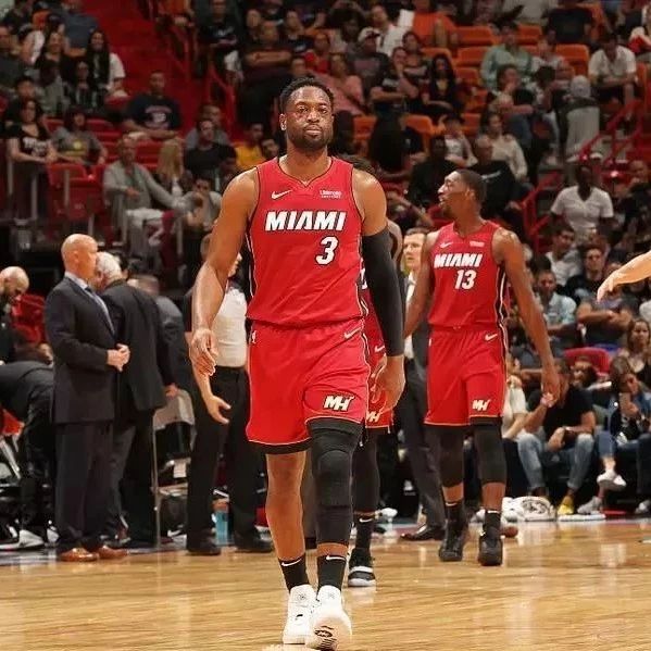 重返诺坎普首战，45157人现场观看巴萨vs毕尔巴鄂竞技（诺坎普回归首战，45157名球迷见证巴萨对阵毕尔巴鄂竞技）