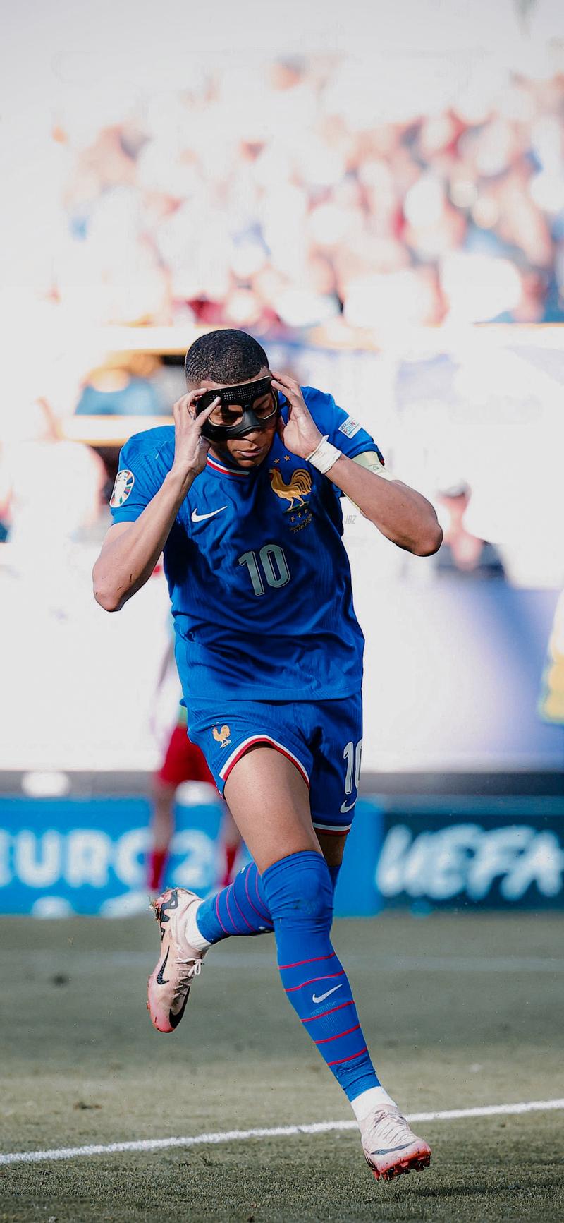 欧冠本周最佳阵容：马杜埃凯、孔德、格林伍德、卡尔在列（本周欧冠最佳阵容出炉：马杜埃凯、孔德、格林伍德、卡尔入选）