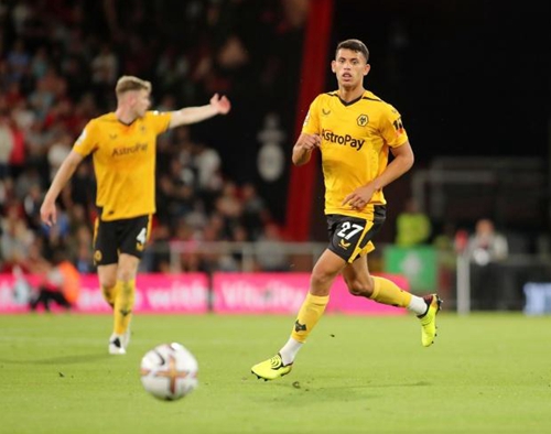 洛杉矶快船以131-116击败黄蜂，哈登55分创队史新高，成为NBA第四位得分超55分的球员，表现惊艳。（哈登55分创快船队史纪录，快船131-116擒黄蜂，成NBA55+得分第四人）