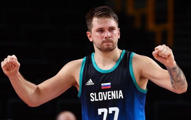 英超 阿森纳VS布伦特福德比分预测 积分排名与争冠形势：欧冠后遗症的考验（英超前瞻：阿森纳vs布伦特福德比分预测，积分态势与争冠格局，欧冠后遗影响考验）