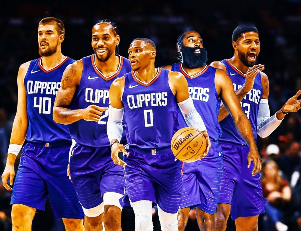 媒体人：杯赛的地板问题太大了，换地板无望应该撕掉所有地贴（媒体人称杯赛地板问题严重，更换无望应全部撕掉地贴）