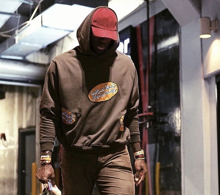 狄龙11中8，三分球5中3，高效表现独得22分5板3助（狄龙高效输出：11投8中、三分5中3，砍下22分5板3助）