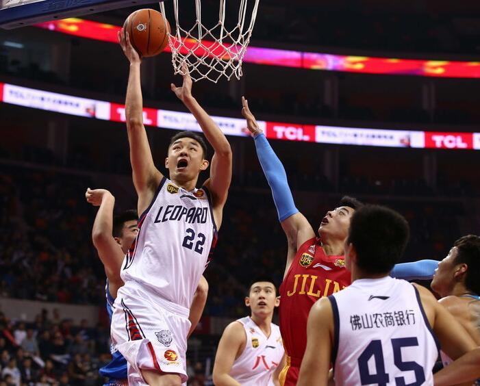 巴萨官方：埃里克-加西亚鼻骨骨折，将佩戴防护面具（巴萨官宣：埃里克-加西亚鼻骨骨折，后续将佩戴防护面具出战）