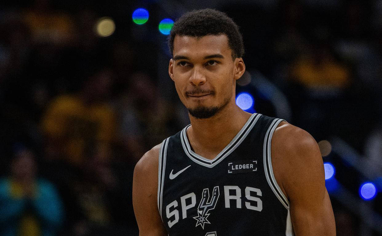 翟晓川赛场表现抢眼，滞空失衡展现独特风格（翟晓川高光发挥，滞空失衡诠释别样球风）