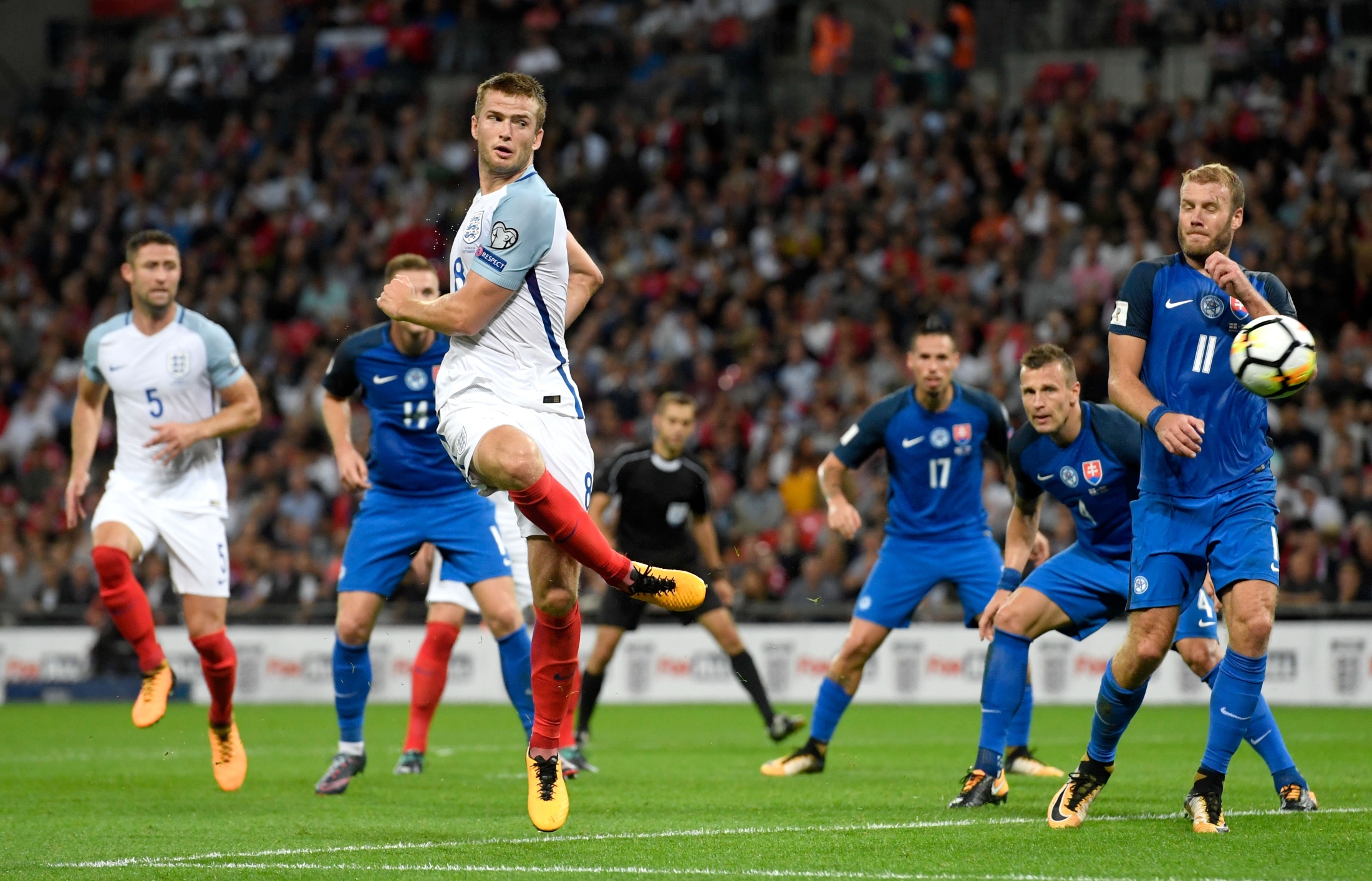 6场欧冠输掉2场，阿隆索成皇马6年来最快吃2欧冠败仗教练（6场欧冠就输两场，阿隆索成为皇马近6年最快吞下两次欧冠失利的主帅）