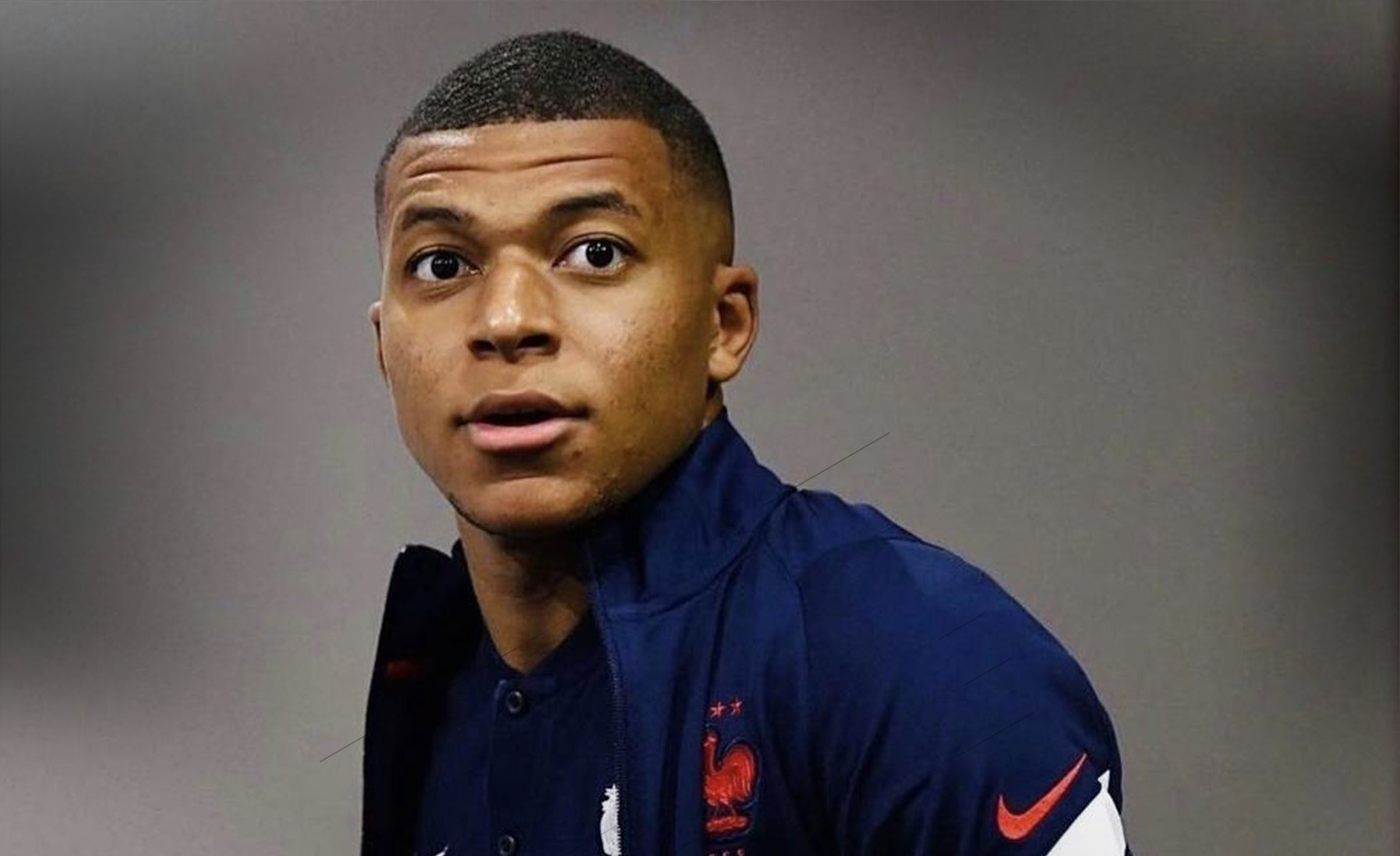 篮板球优势：11个篮板巩固球队防守（篮板统治：11次抢板稳固球队防线）