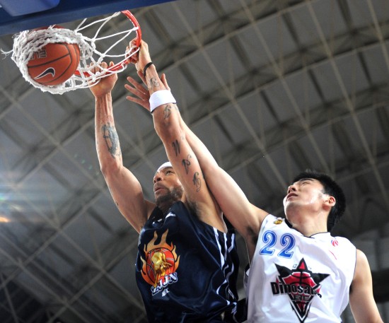 TA：恩昆库获准缺席季前训练，多家俱乐部已询问他的情况（TA：恩昆库获准缺席季前集训，多家球队已打听其动向）