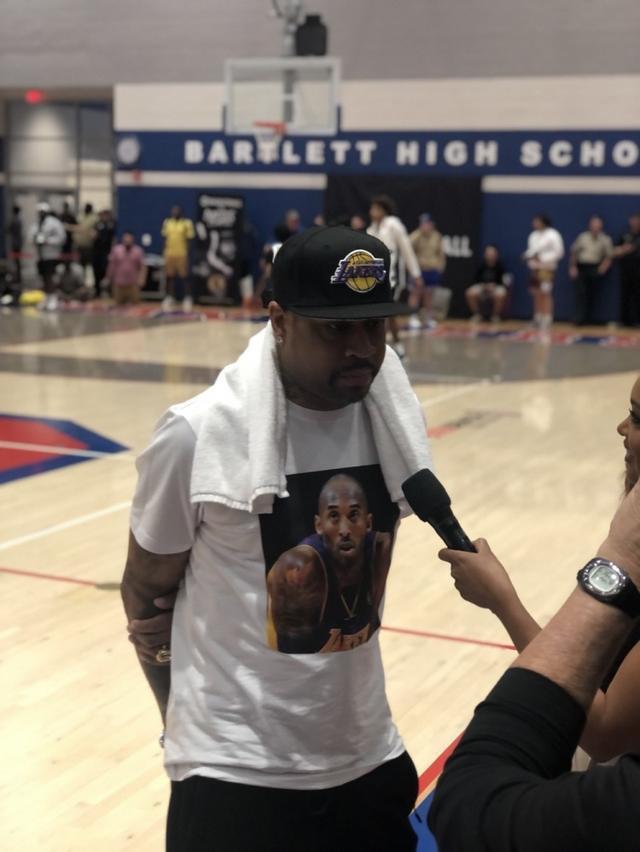 张佳玮：恩比德当下无球低效、高失误 不确定他还能否重回巅峰（张佳玮：恩比德无球表现低迷、失误频繁 能否重返巅峰仍存疑）