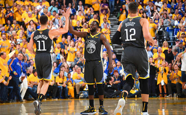 法兰克福4-3逆转科隆，伯卡特梅开二度，达胡德建功（法兰克福4-3翻盘科隆：伯卡特双响，达胡德破门）