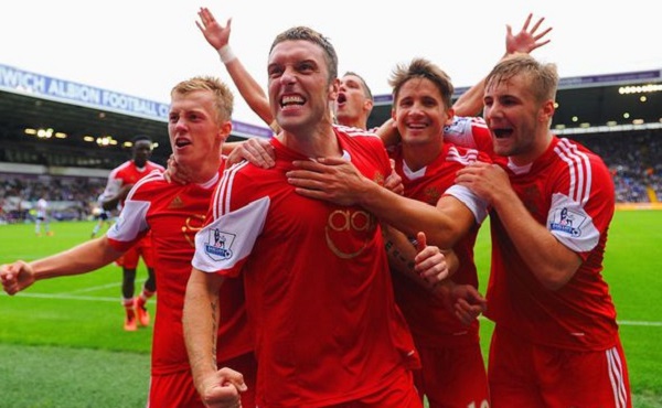 一齐登场！齐达内中国风亮相FC嘉年华，传奇卡重磅揭晓！（齐达内以中国风现身FC嘉年华，传奇卡震撼发布！）