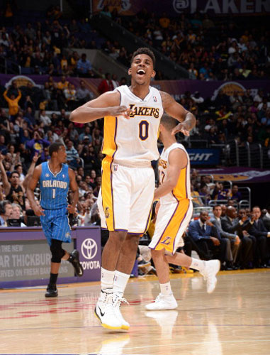 开拓者VS快船，杨瀚森主场有望再出战，拓媒声援：他能解决进攻问题（开拓者战快船：杨瀚森有望主场再登场 媒体力挺称其能提升进攻）