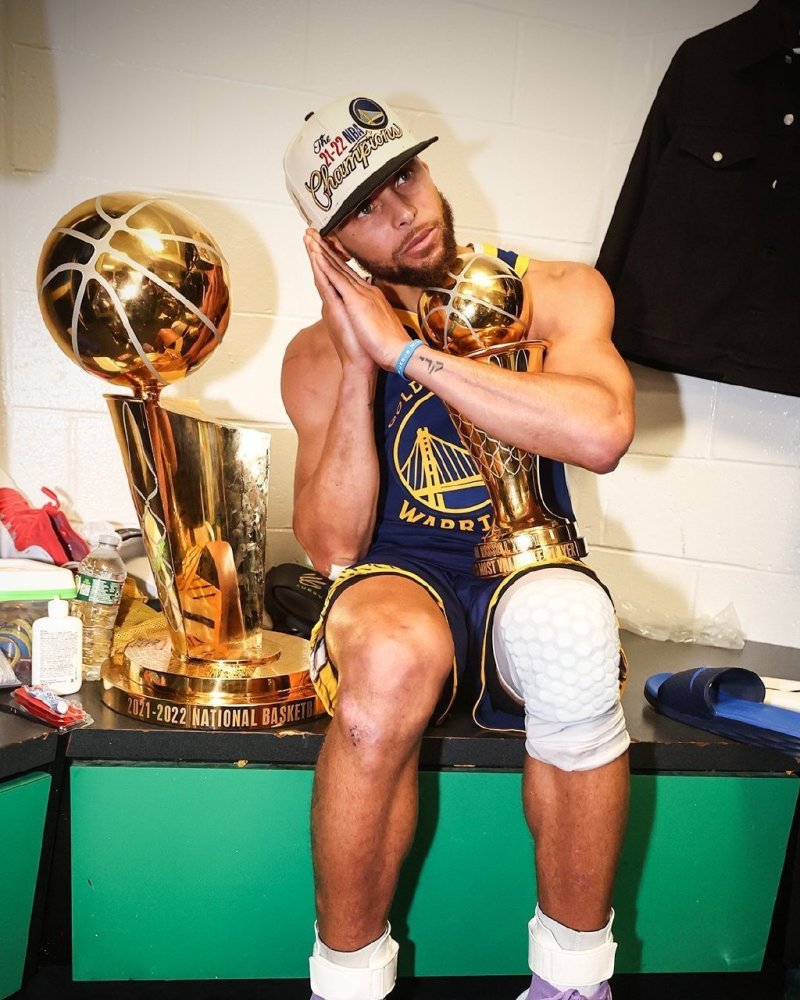 湖人vs太阳首发：詹姆斯再战狄龙，里夫斯复出替补（湖人战太阳首发出炉：詹姆斯再度对位狄龙，里夫斯复出出任替补）