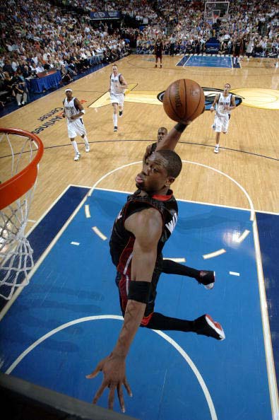 巴萨欧冠大名单：特狮回归，莱万、亚马尔、拉菲尼亚领衔锋线（巴萨欧冠名单出炉：特尔施特根复出，莱万、亚马尔、拉菲尼亚坐镇锋线）