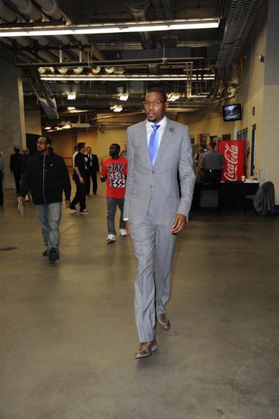 迪乌夫：过去我从没踢过右路，但只要能帮助球队我都愿意去做（迪乌夫：从未司职右路，但为球队我愿意尝试）